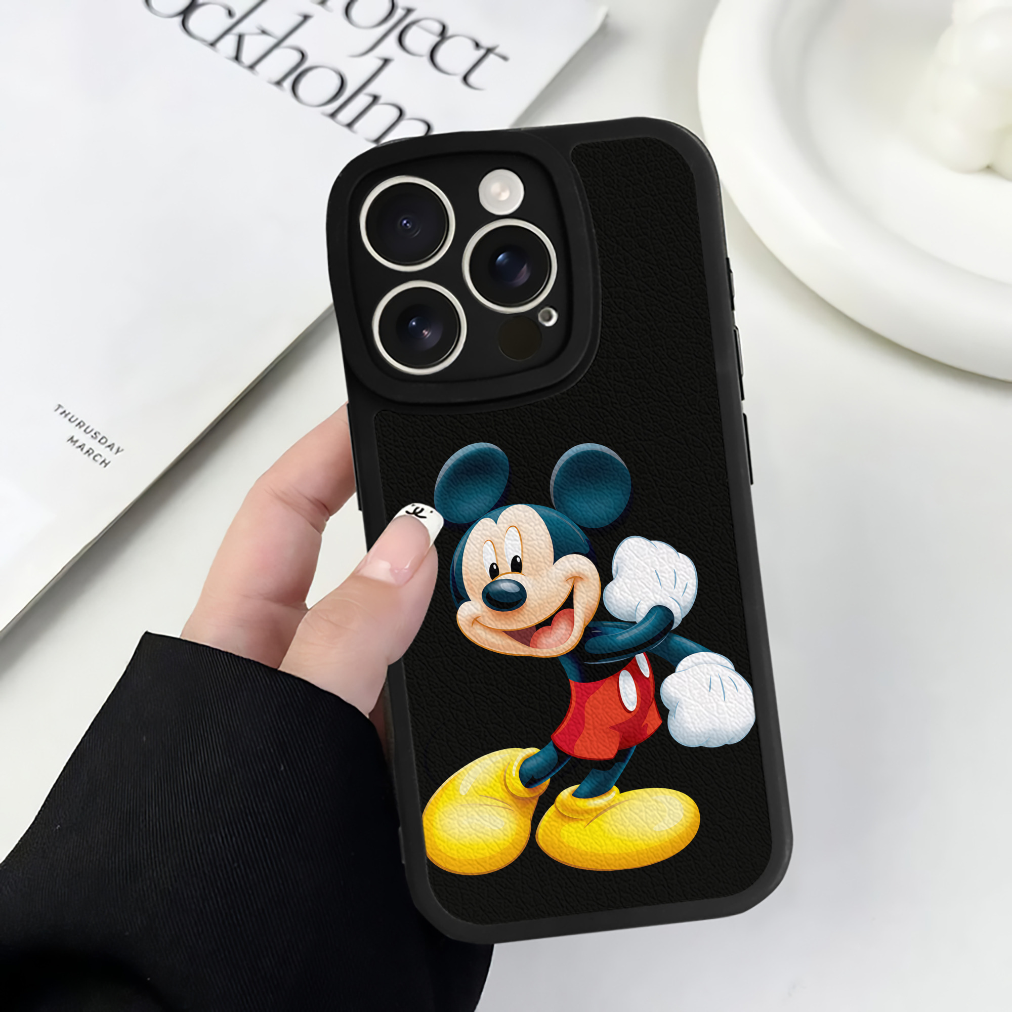 （画像用） ミッキーマウス Mickey Mouse 【iPhone 16シリーズ対応】シリコンスマホケース（レザー調） 材質：シリコン
